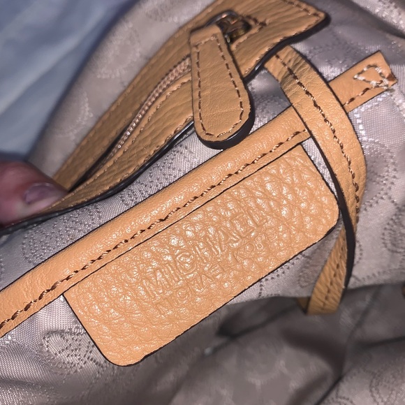 Micheal Kors Purse - Picture 6 of 7